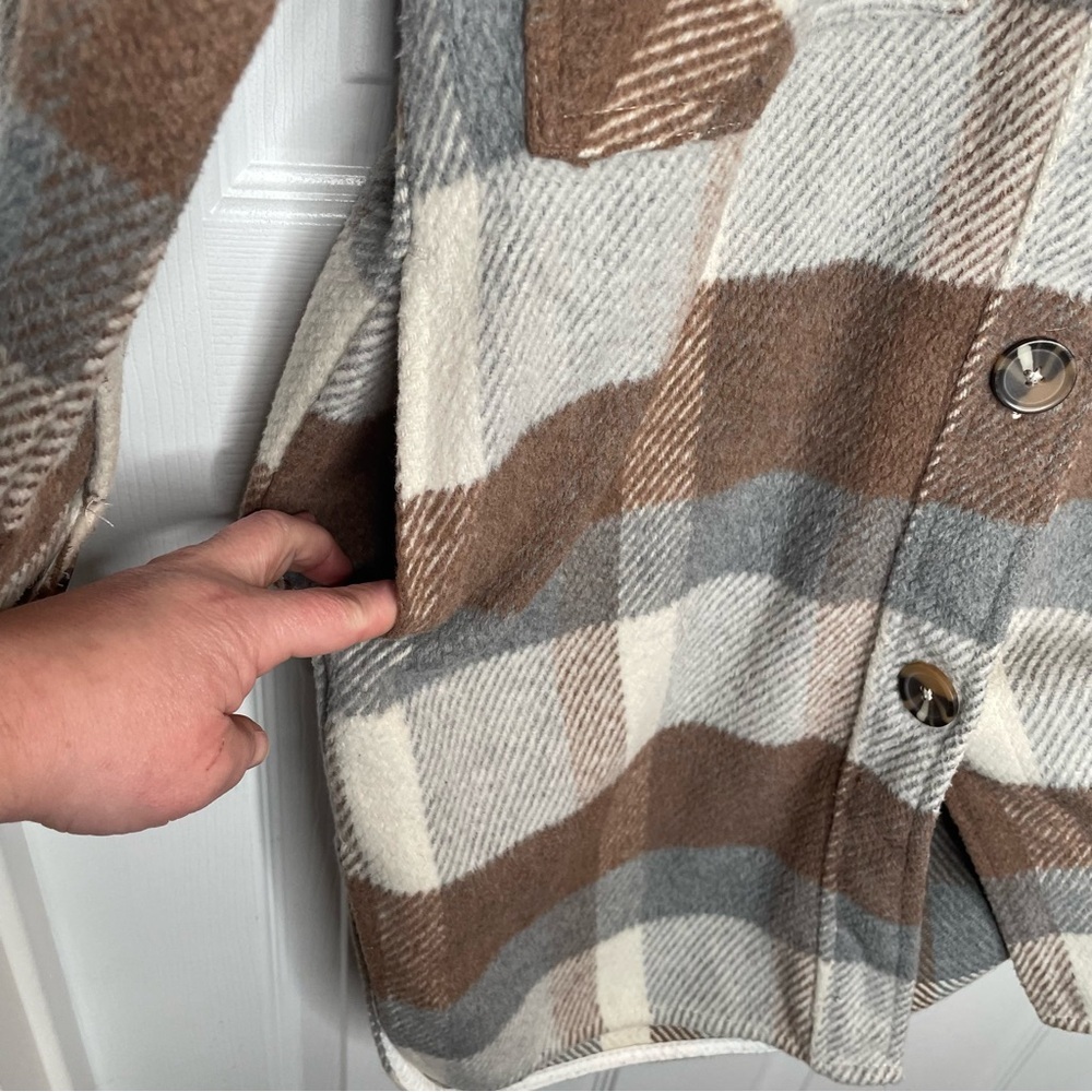 Evereve Raye Plaid Longline Shacket Preppy Academia in Brown/Gray/White XS - Picture 11 of 16
